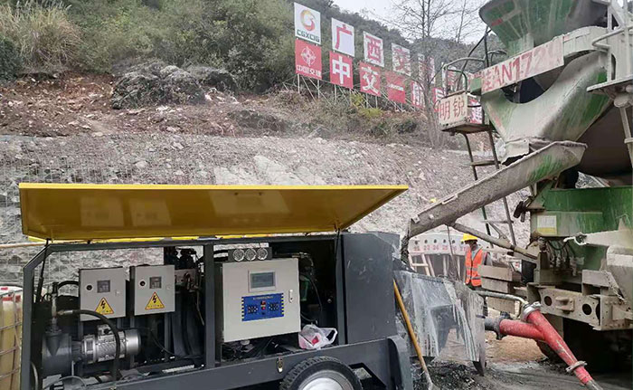 中交一航局雙噴頭液壓濕噴機施工現場-0