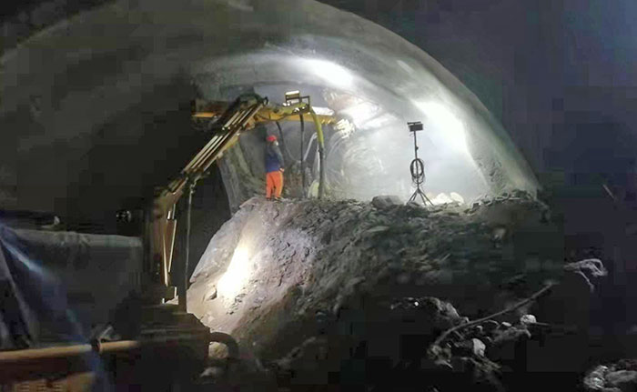 隧道混凝土濕噴機械手施工現場-2